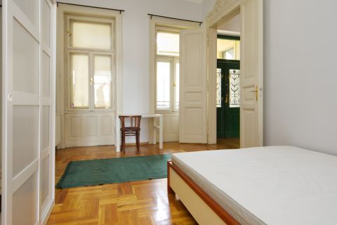 Kiadó Lakás 1078 Budapest 7. kerület 4 szobás, 2 fürdős erkélyes lakás a Városligetnél