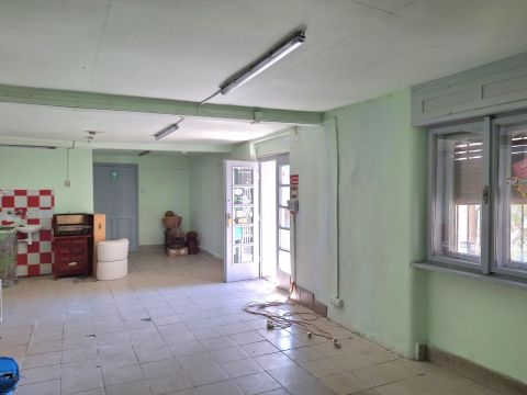Kiadó Üzlethelyiség 3200 Gyöngyös , Mérges utca közelében