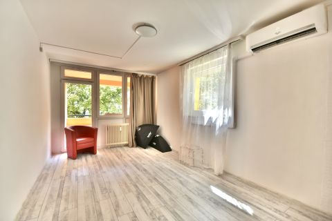 Eladó Lakás 1115 Budapest 11. kerület Bikás parknál két szobás, erkélyes, liftes házban