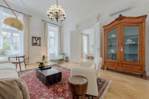 Eladó Lakás 1051 Budapest 5. kerület Hild téren 3 szobás panorámás  lakás premium házban !!!