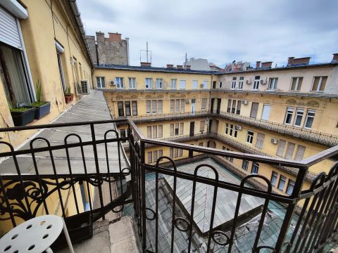 Eladó Lakás 1066 Budapest 6. kerület , Andrássy út melletti csendes mellékutcában