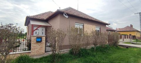 Eladó Ház 5083 Kengyel , 5083 Kengyel, Csendes