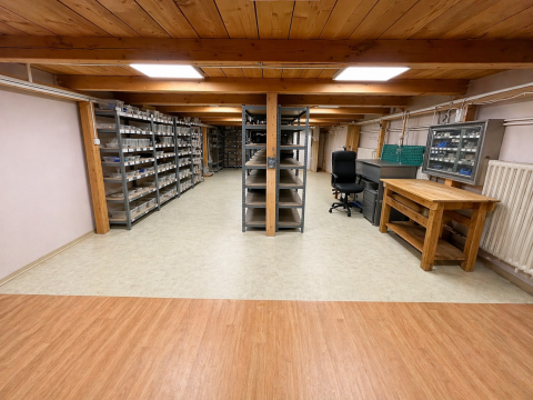 Eladó Üzlethelyiség 1102 Budapest 10. kerület Galériás üzlethelyiség eladó Kőbánya központjában