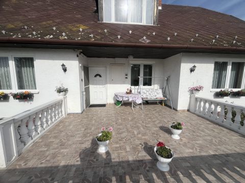 Eladó Ház 9228 Halászi Virág utca közelében
