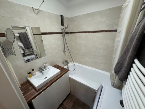 Eladó Lakás 1035 Budapest 3. kerület Buda hegyekre panorámás,  3 szobás felújított lakás Óbudán!!