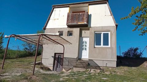 Eladó Ház 8130 Enying , Zártkerti, 1056 nm-es telek, lakható gazdasági épülettel
