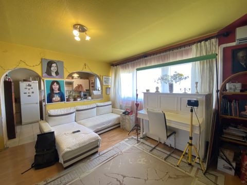 Eladó Lakás 1173 Budapest 17. kerület , Rákoskeresztúr,frekventált lakótelep,belső két szintes lakás