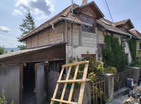 Eladó Ház 2096 Üröm 