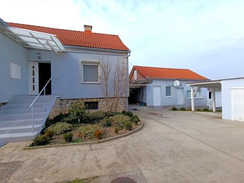 Eladó Ház 7711 Bár , Eladó ház Bár központjában