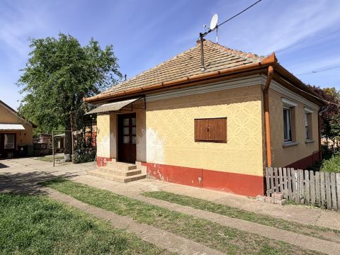 Eladó Ház 2740 Abony Rendezett környéken