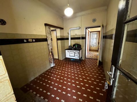 Eladó Ház 6070 Izsák KIVÁLÓ utcában, EGYSZINTES kialakítású nappali+3 szobás ház!
