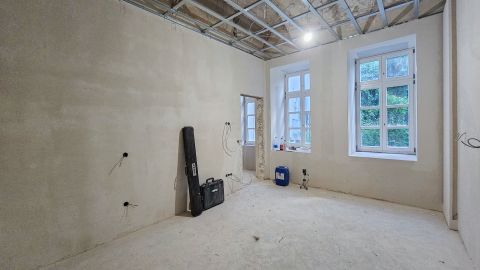 Eladó Lakás 1051 Budapest 5. kerület SZABADSÁG térnél - kertre néző, 3 szobás lakás !