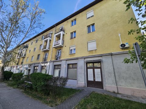 Eladó Lakás 2800 Tatabánya 