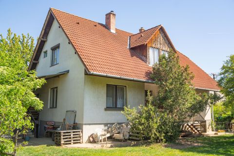 Eladó Ház 8181 Berhida , Csendes, barátságos környezetben családi ház eladó!