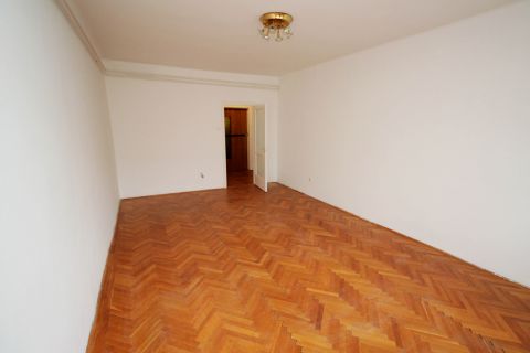 Kiadó Lakás 6000 Kecskemét Kétszobás, bútorozatlan lakás Kecskemét belvárosban KIADÓ