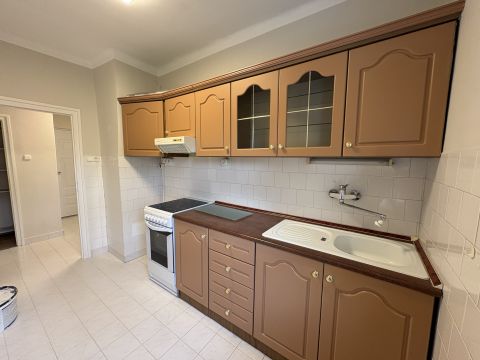 Kiadó Lakás 6000 Kecskemét , Frissen festett, klimatizált 2 szobás lakás!