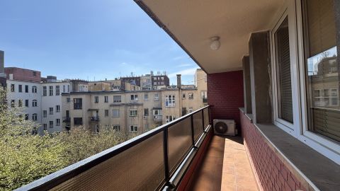 Eladó Lakás 1075 Budapest 7. kerület ,  Deák térnél-Király utcában-erkélyes zöldre néző