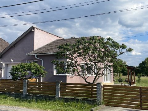 Eladó Ház 9915 Nádasd , Központi helyen