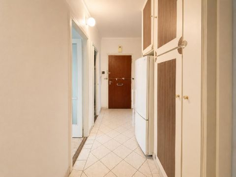 Eladó Lakás 1041 Budapest 4. kerület 1041 Budapest 4, Stop Shop környéke