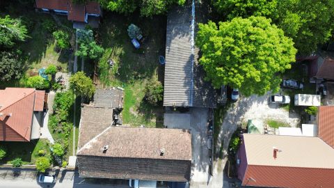Eladó Üzlethelyiség 2200 Monor , Vasútállomáshoz közel válallkozásra alkalmas ingatlanok
