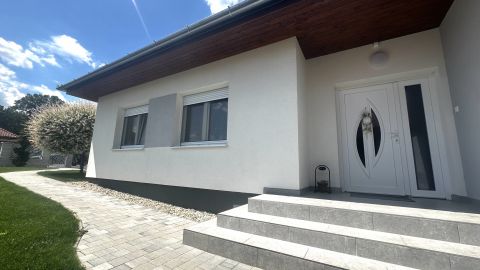 Eladó Ház 9700 Szombathely , Király Sportcentrum közelében