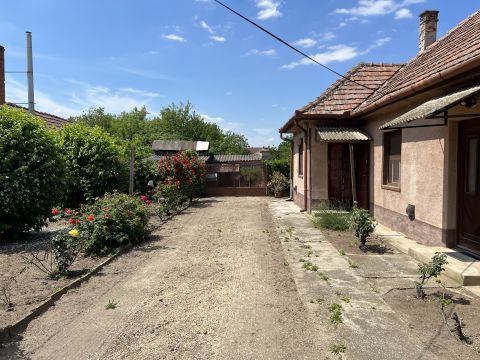 Eladó Ház 7000 Sárbogárd 