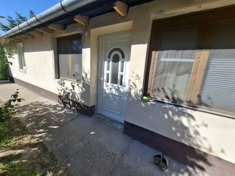 Eladó Ház 6112 Pálmonostora , Háromszobás ház felújított tetővel, új fürdővel