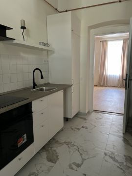 Eladó Lakás 1021 Budapest 2. kerület , FELÚJÍTOTT NAPFÉNYES GARZON