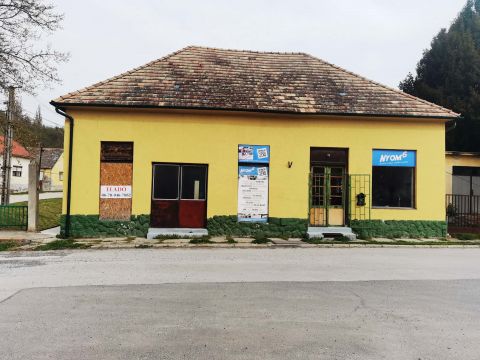 Eladó Ipari 7064 Gyönk , Központban