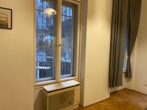 Eladó Lakás 1053 Budapest 5. kerület , Ferenciek tere - A belváros szívében - Önálló HRSZ