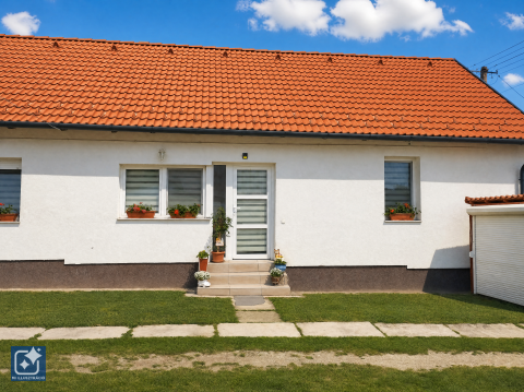 Eladó Ház 8055 Balinka , Balinkán központi helyen.