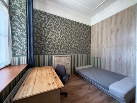 Kiadó Lakás 1054 Budapest 5. kerület Szoba kiadó,közös konyha- és fürdőhasználattal