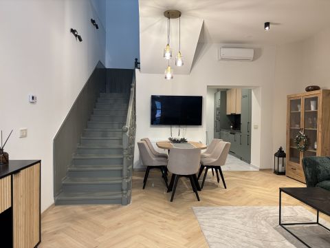 Eladó Lakás 4024 Debrecen Debrecen kedvelt sétálóutcájában.
