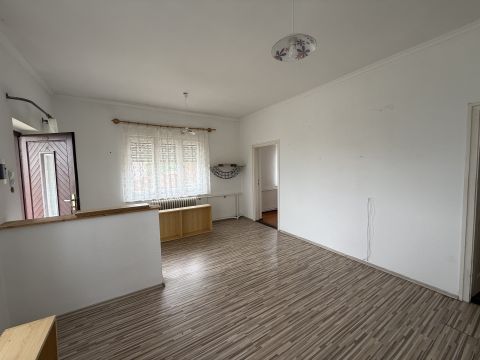 Eladó Ház 2541 Lábatlan  