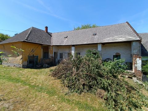 Eladó Ház 8418 Bakonyoszlop , Önkormányzat