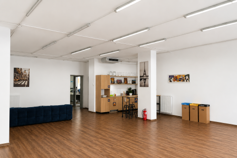 Eladó Üzlethelyiség 1083 Budapest 8. kerület Modern utcafronti üzlethelység a Corvin negyedben!
