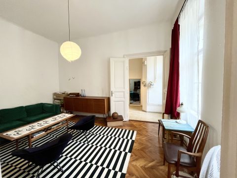 Eladó Lakás 1072 Budapest 7. kerület Nagy Diófa utcában 2. emeleti 2 szobás lakás Eladó