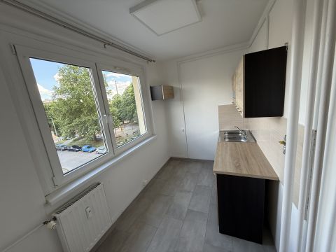 Eladó Lakás 8000 Székesfehérvár 