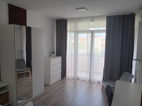 Kiadó Lakás 7624 Pécs , 'POTE közvetlen közelében-felújított -2 hálós-erkélyes lakás