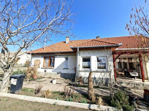 Eladó Ház 2465 Ráckeresztúr 2465 Ráckeresztúr, Családi házas