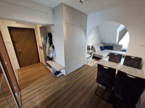 Eladó Lakás 6100 Kiskunfélegyháza , Nappali + 2 hálós, modern, radiátoros fűtésű