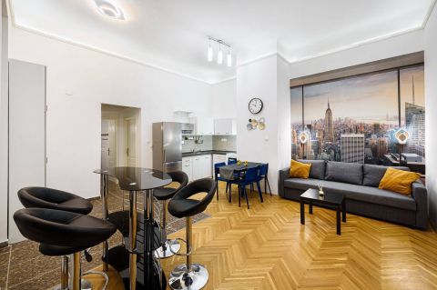 Eladó Lakás 1053 Budapest 5. kerület , Károlyi kert közelében, felújított, önálló HRSZ-es lakás