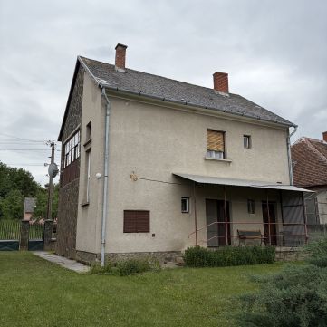 Eladó Ház 9672 Gérce , Kétszintes családi ház gondozott gyümölcsfás telken