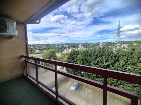 Kiadó Lakás 1037 Budapest 3. kerület Kiadó lakás: felszíni kocsibeállóval, 2 szoba + loggia. 