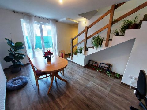 Kiadó Ház 9400 Sopron , Sopronban KIADÓ: nappali+2 szobás kis kertes családi ház 