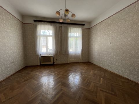 Eladó Ház 6300 Kalocsa , Piac környezete