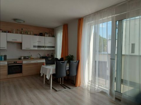 Kiadó Lakás 4031 Debrecen , Debrecen,Hatvan utcai kert