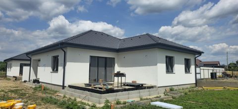 Eladó Ház 4400 Nyíregyháza Oros, frekventált kervárosi részén