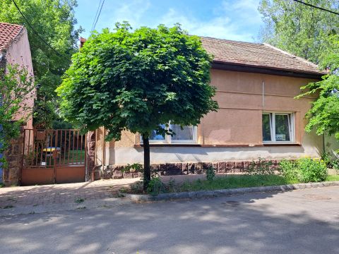 Eladó Lakás 1046 Budapest 4. kerület , Rákospalota-Újpest vasútállomás környéke