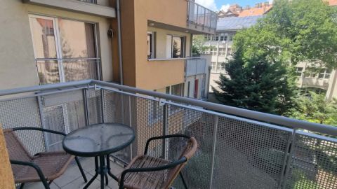 Eladó Lakás 1095 Budapest 9. kerület , Azonnal költözhető, fiatalos, csendes lakás